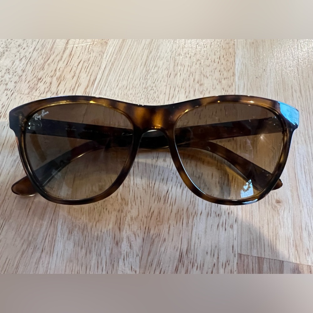 Ray-Bans Women’s Sunglasses